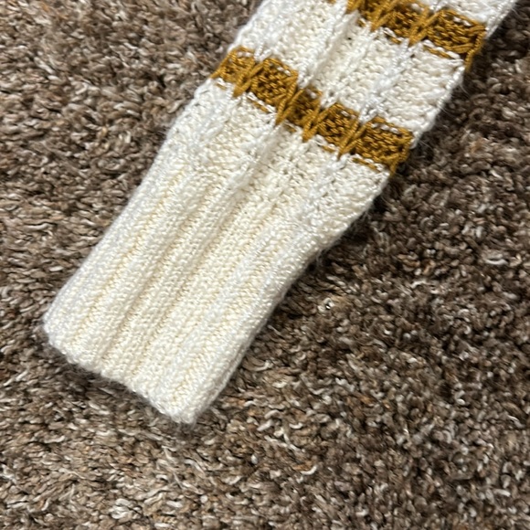 !RARELY WORN! Juniors cropped knitted sweater - Picture 3 of 5